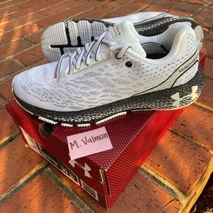 New Under Armour Women’s HOVR Machina Sneakers